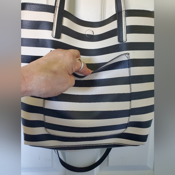 Black and White Striped Tote with Crossbody Strap - Picture 7 of 8